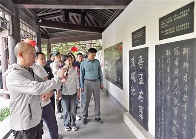 水載一城秀 文著千年輝